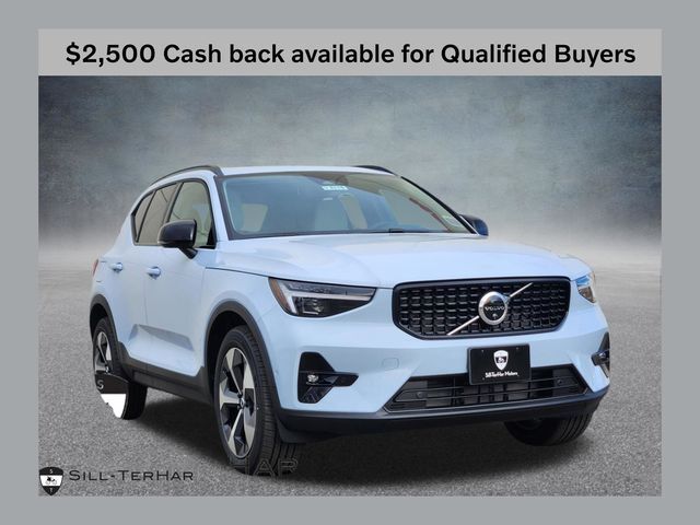 2026 VOLVO XC40