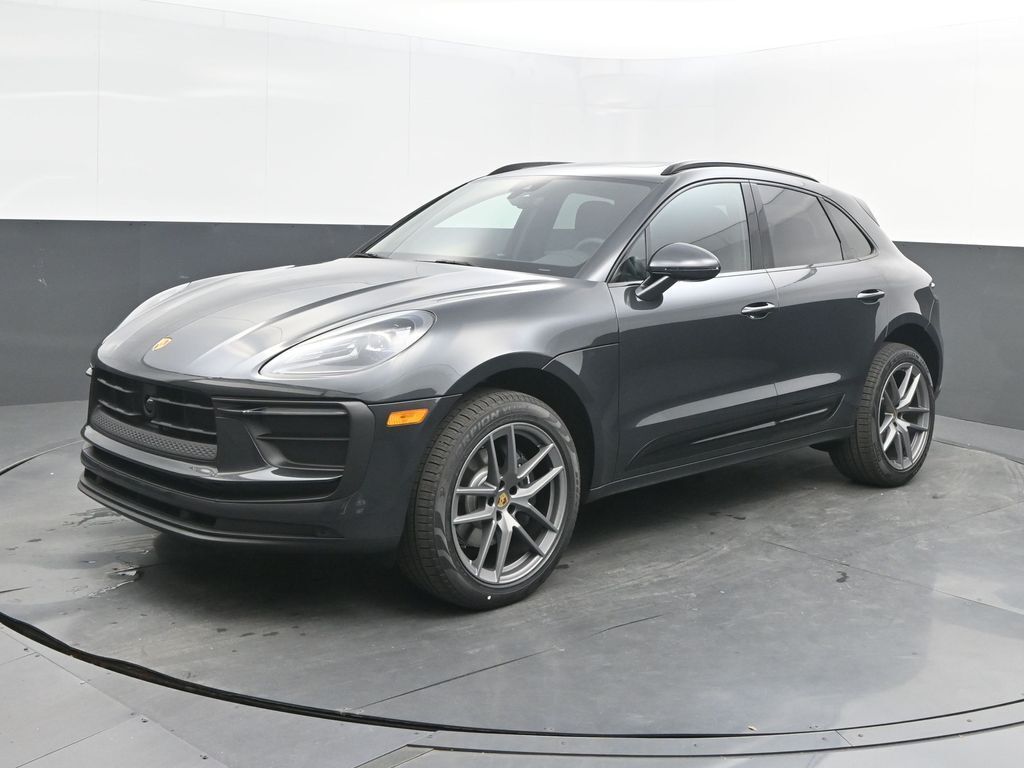 2026 PORSCHE Macan