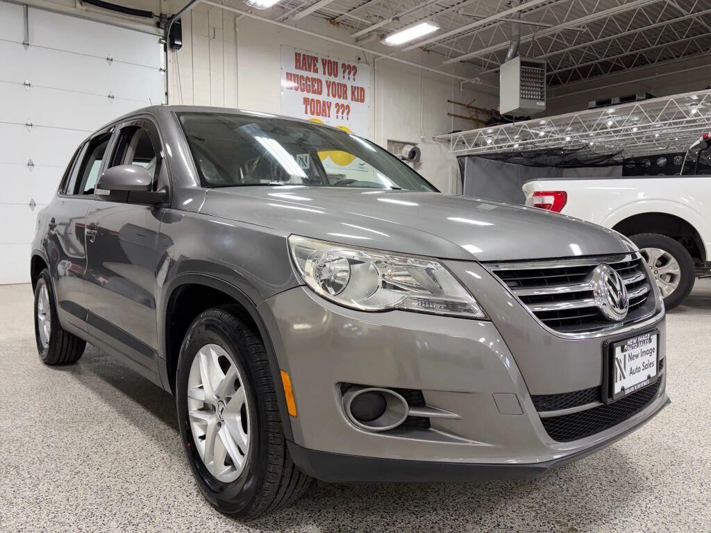 2011 VOLKSWAGEN Tiguan