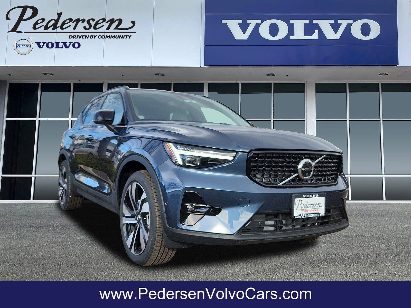 2026 VOLVO XC40