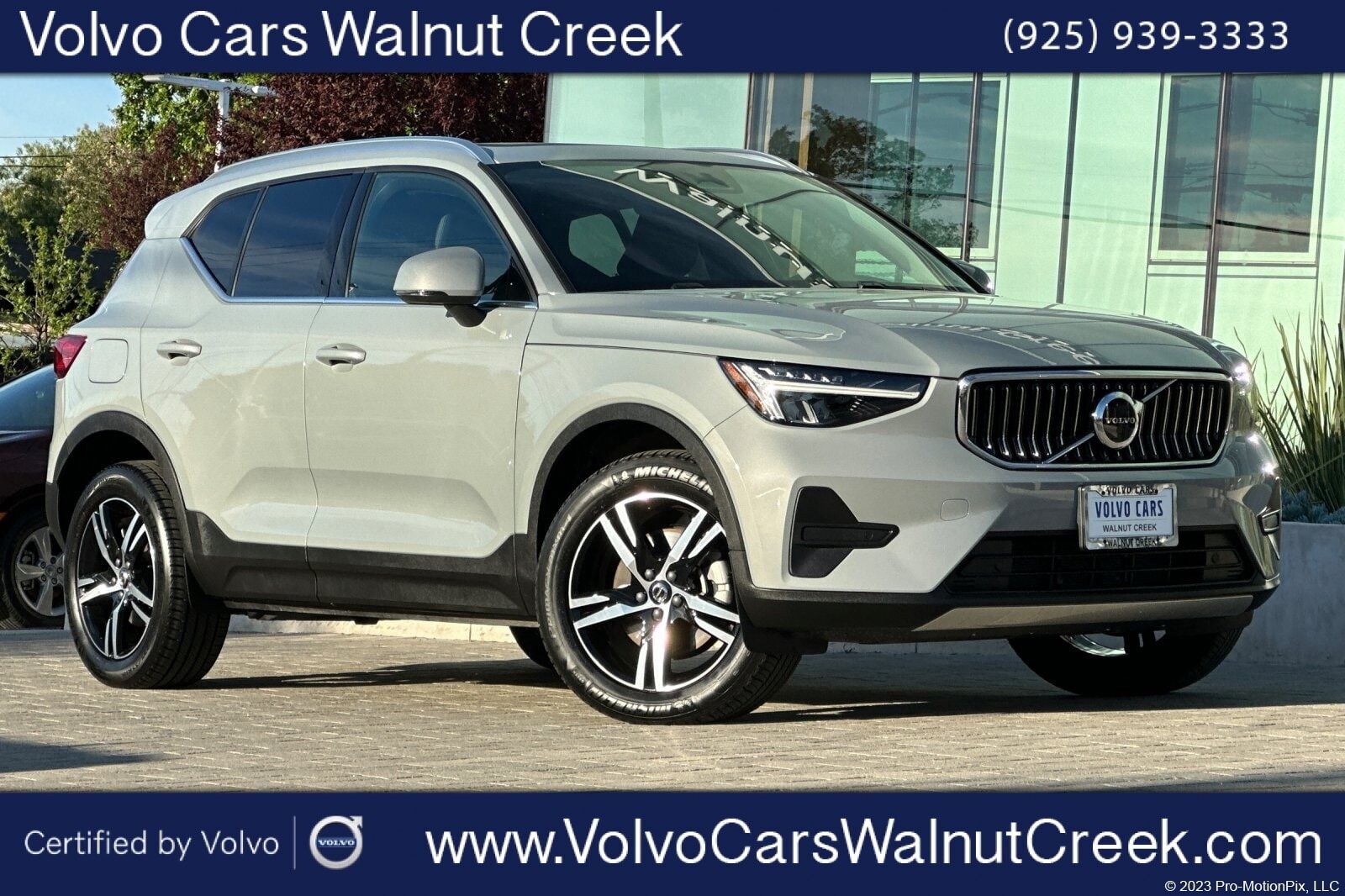 2025 VOLVO XC40
