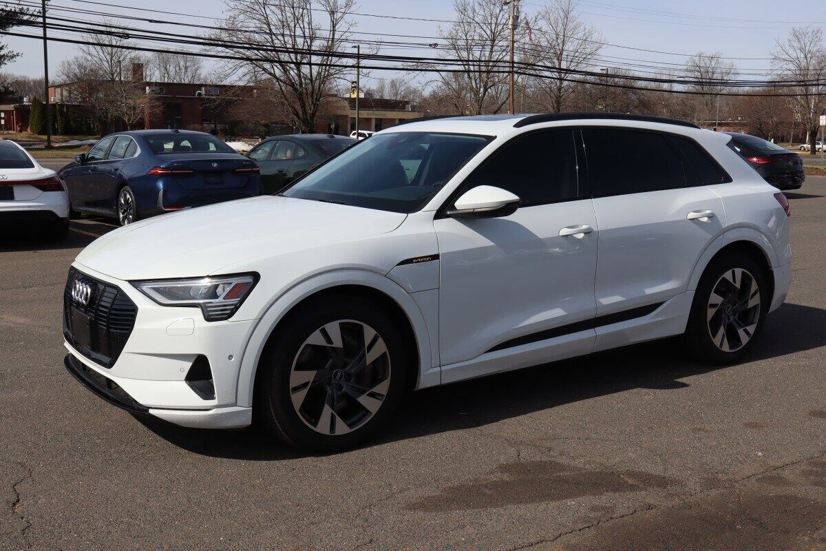 2022 AUDI e-tron