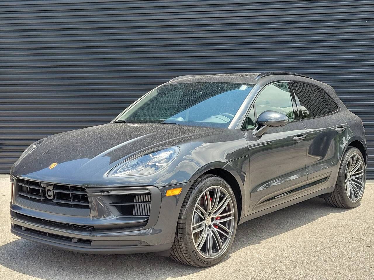 2025 PORSCHE Macan