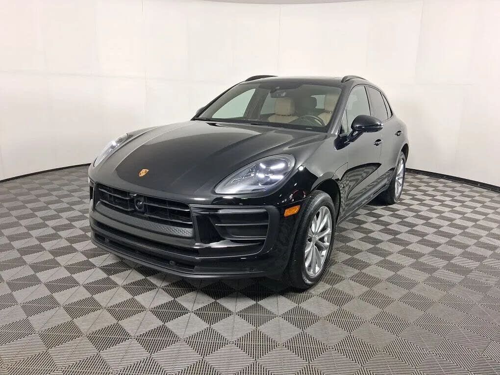 2024 PORSCHE Macan