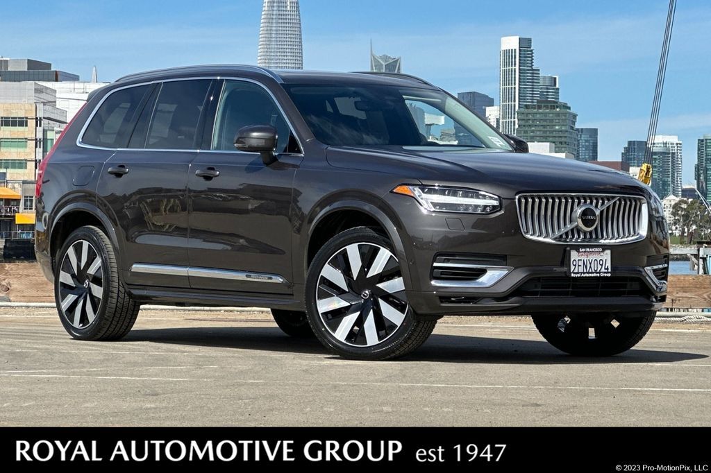 2023 VOLVO XC90