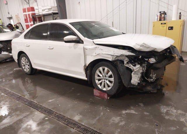 2014 VOLKSWAGEN Passat