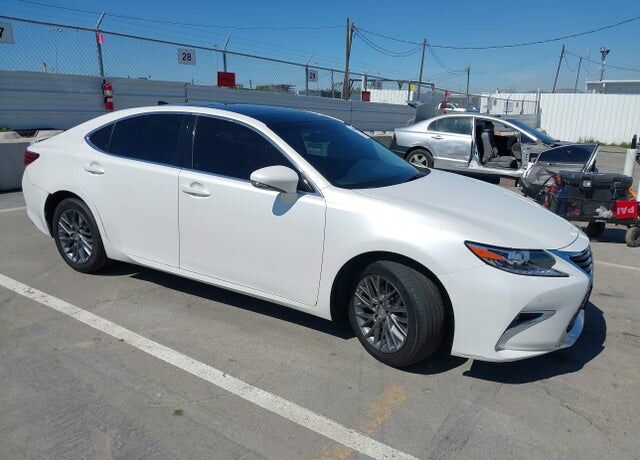 2018 LEXUS ES