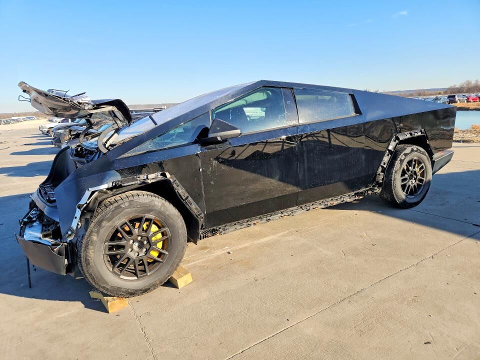 2025 TESLA Cybertruck