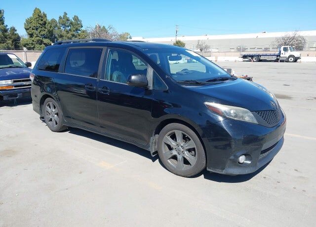 2017 TOYOTA Sienna