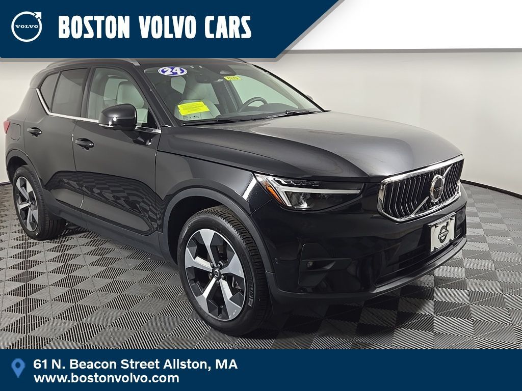 2024 VOLVO XC40