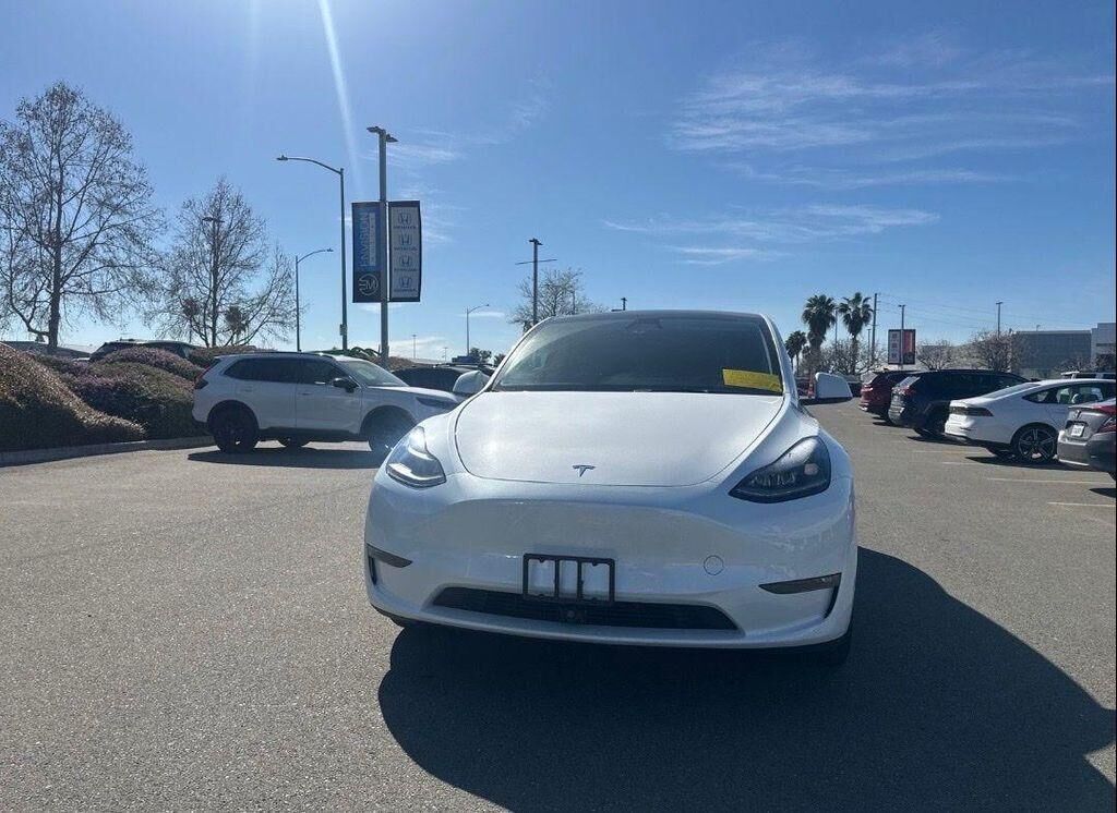 2025 TESLA Model Y