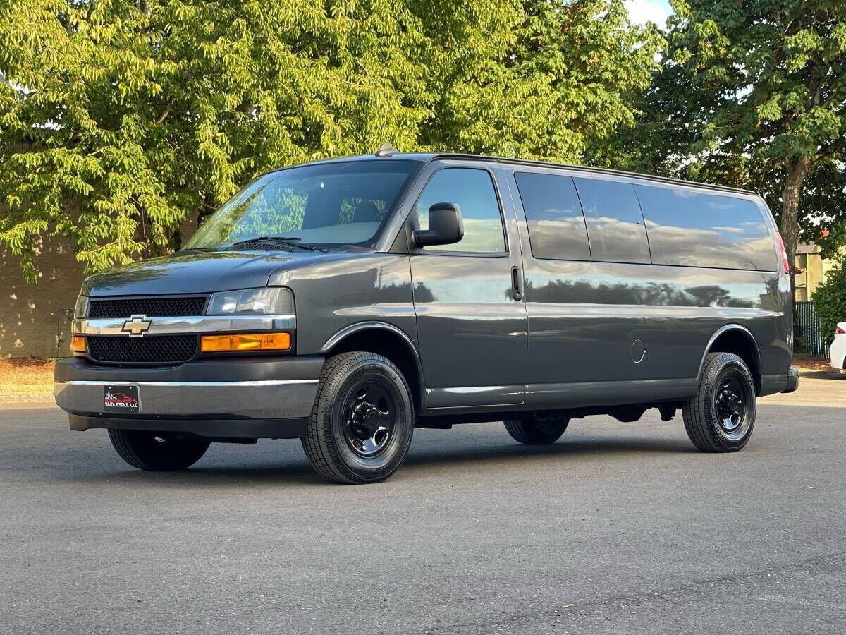 2017 CHEVROLET Express