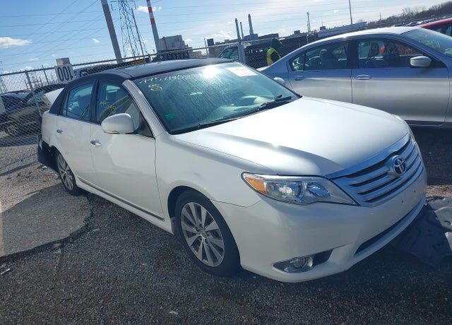 2011 TOYOTA Avalon