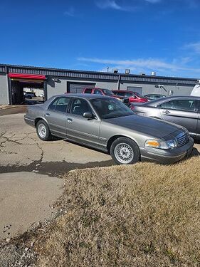 2001 FORD Crown Victoria
