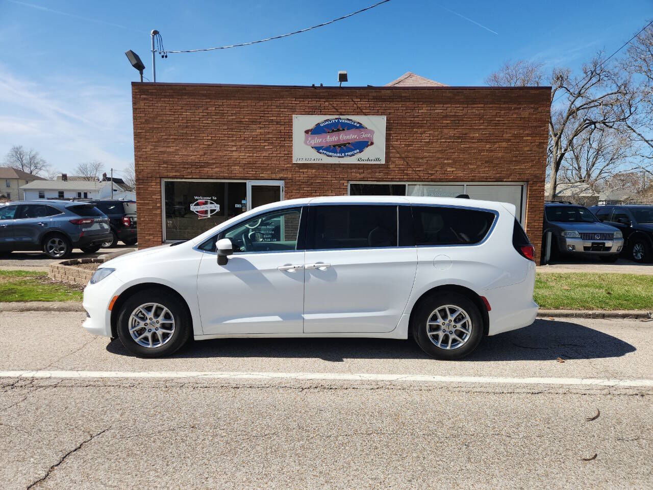 2023 CHRYSLER Voyager