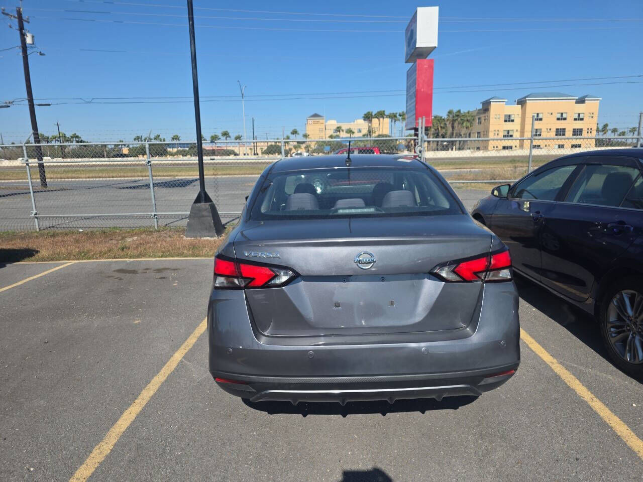 2021 NISSAN Versa