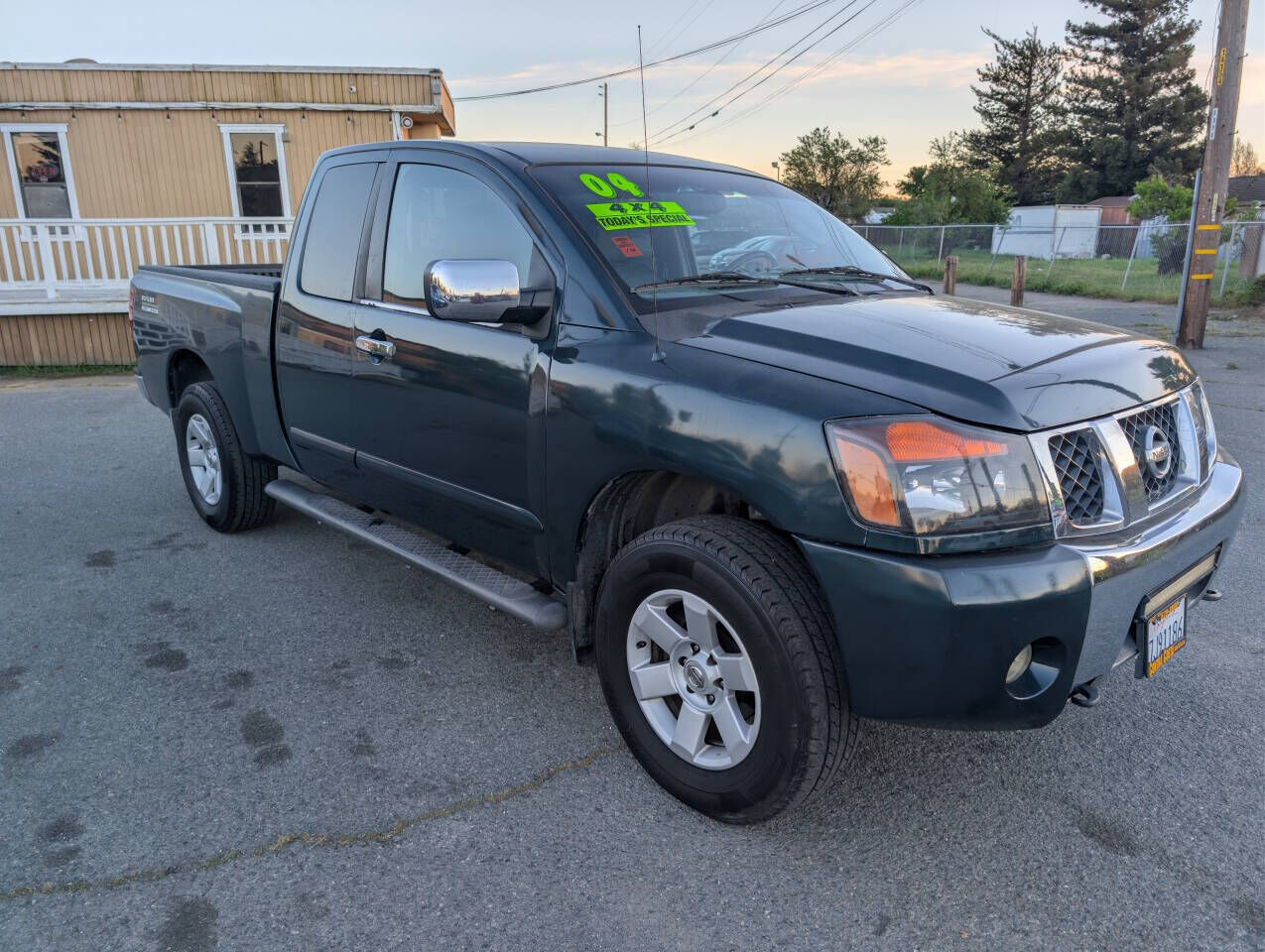 2004 NISSAN Titan