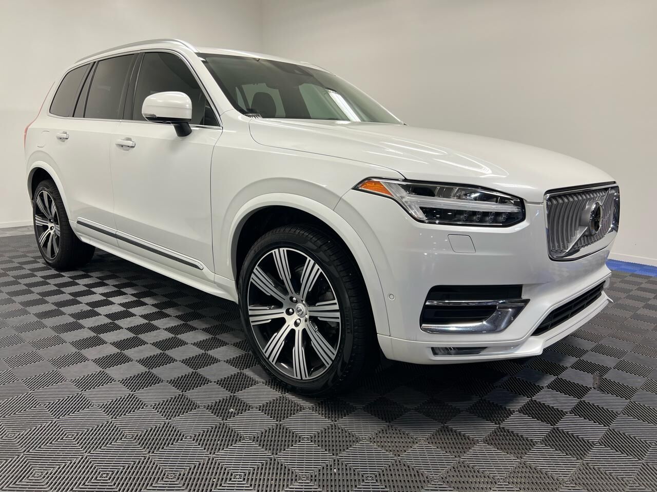 2022 VOLVO XC90