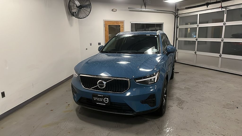 2023 VOLVO XC40