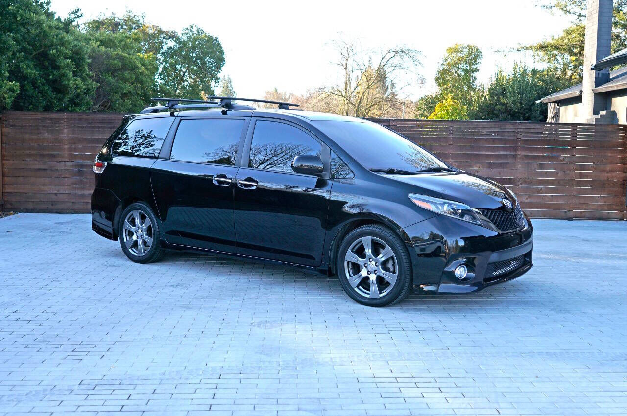 2017 TOYOTA Sienna