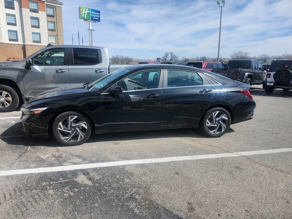 2025 HYUNDAI Elantra