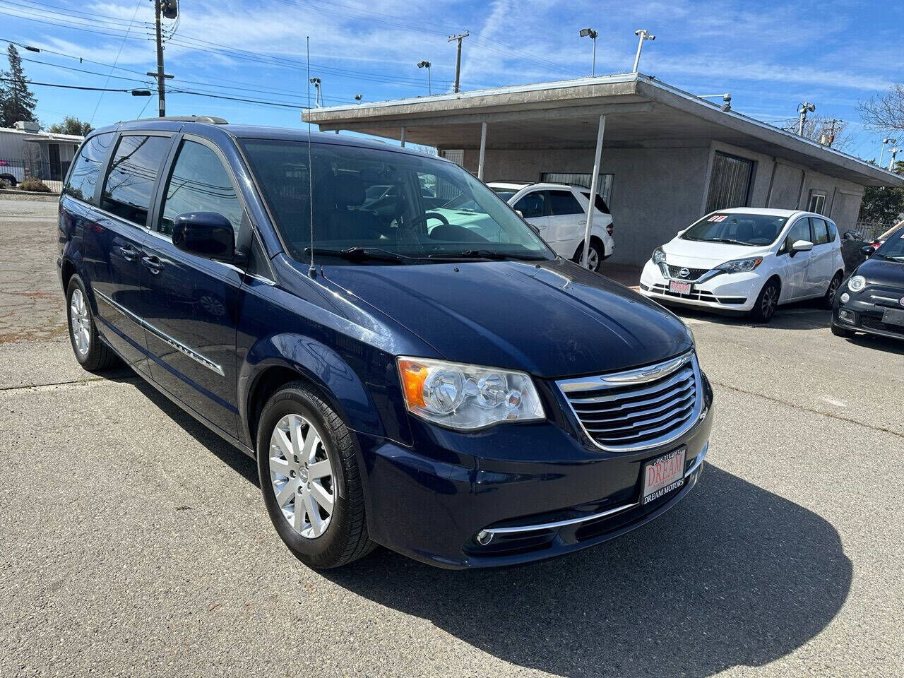 2014 CHRYSLER Town and Country