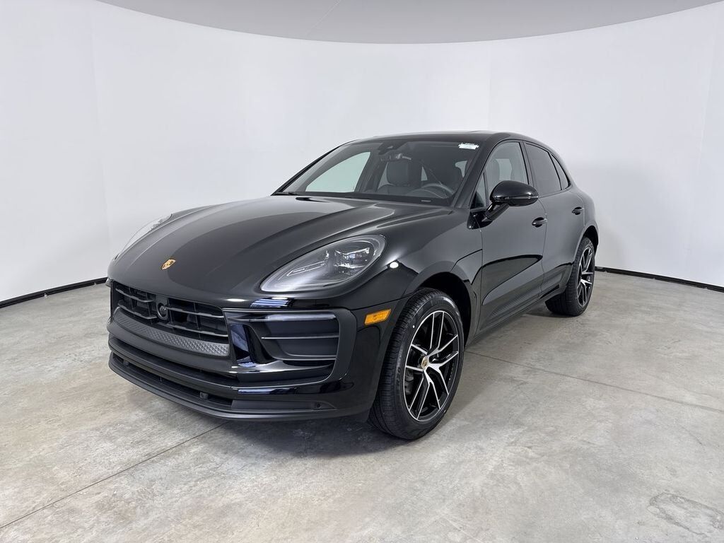 2026 PORSCHE Macan