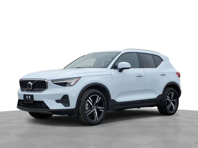 2025 VOLVO XC40