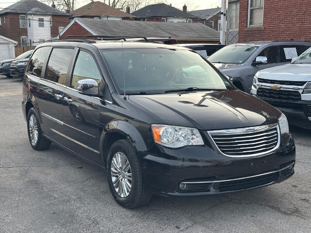 2015 CHRYSLER Town and Country