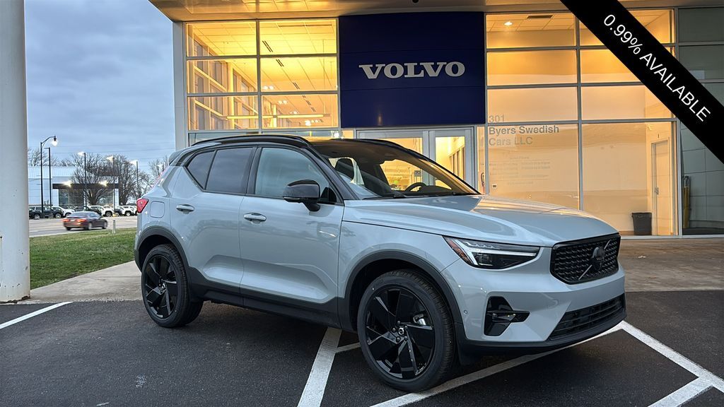 2026 VOLVO XC40