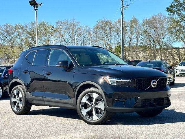 2026 VOLVO XC40