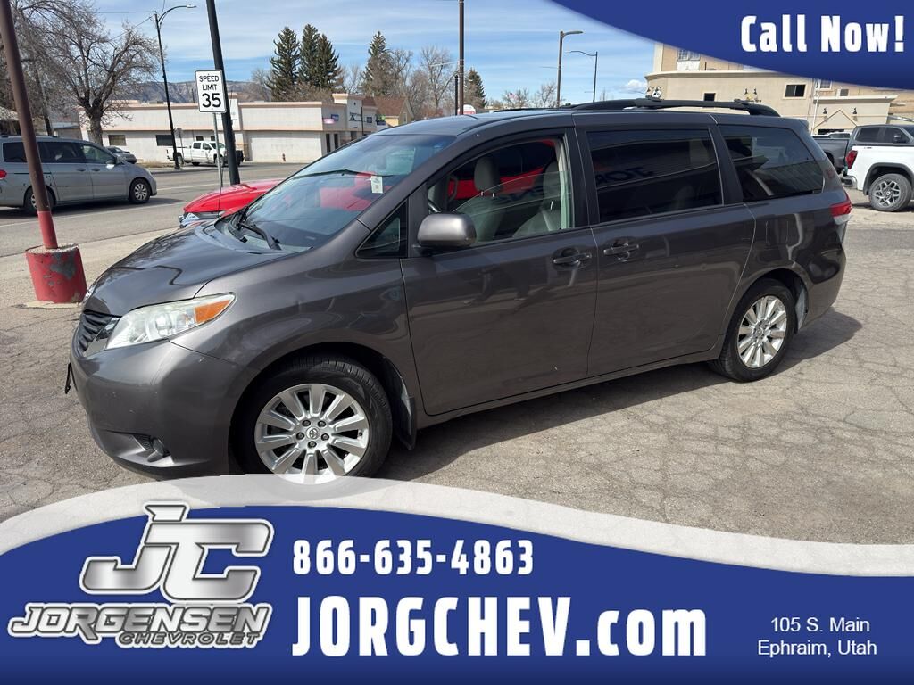 2012 TOYOTA Sienna