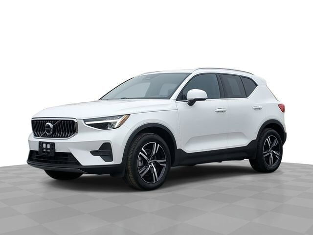 2025 VOLVO XC40