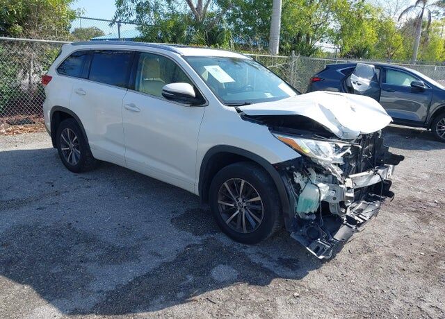 2017 TOYOTA Highlander