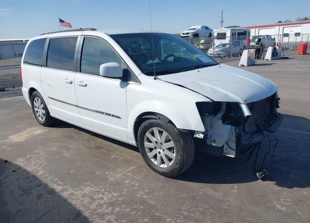 2014 CHRYSLER Town and Country