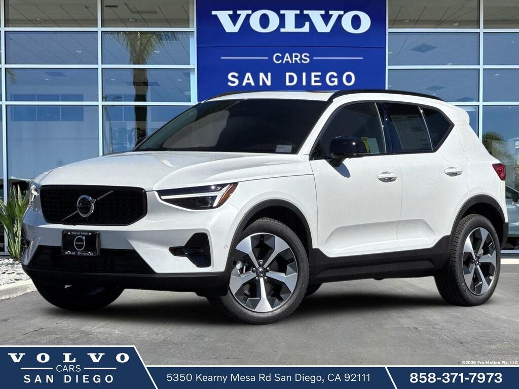 2026 VOLVO XC40