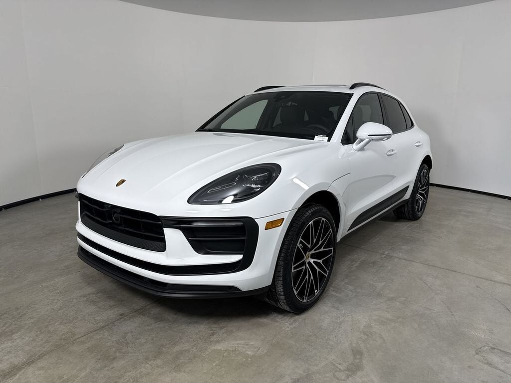 2026 PORSCHE Macan