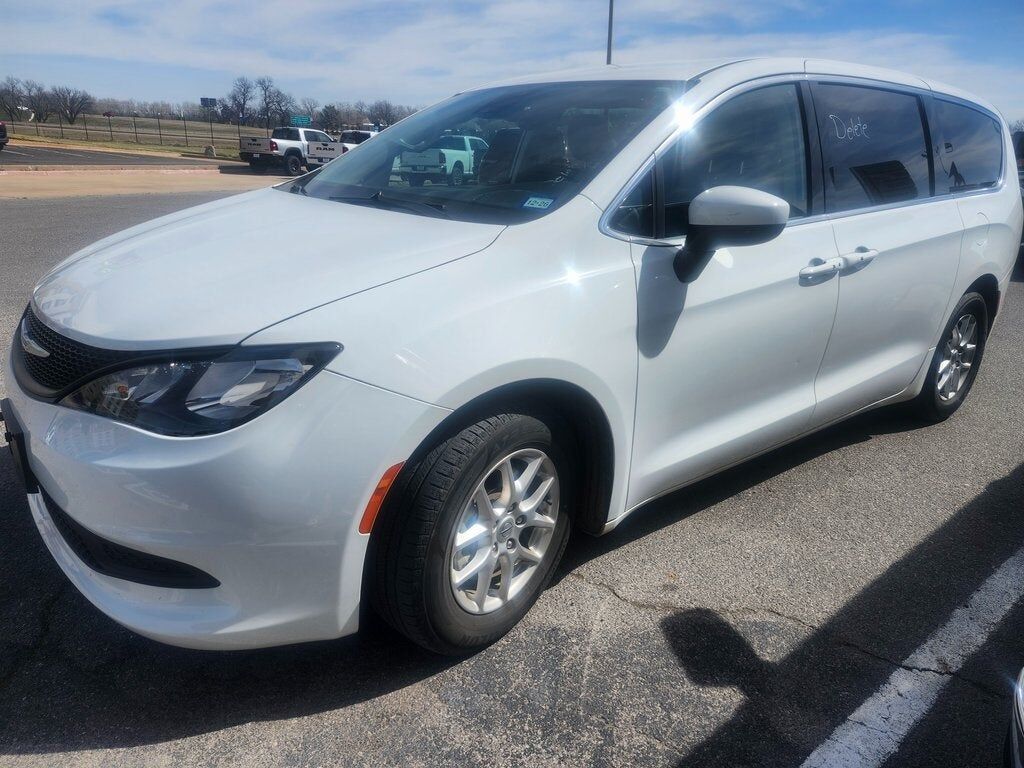 2023 CHRYSLER Voyager