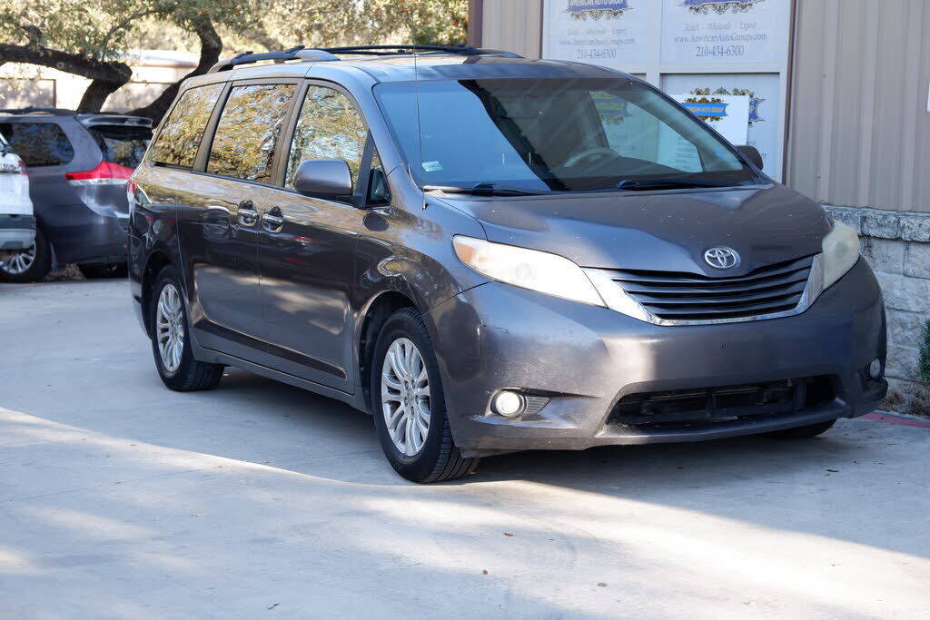 2012 TOYOTA Sienna