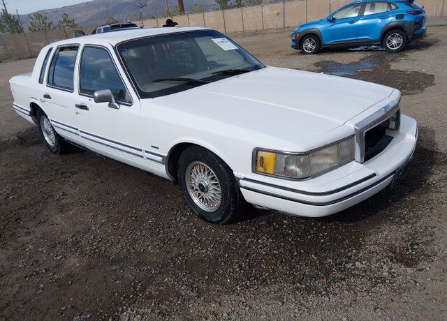 1993 LINCOLN Town Car