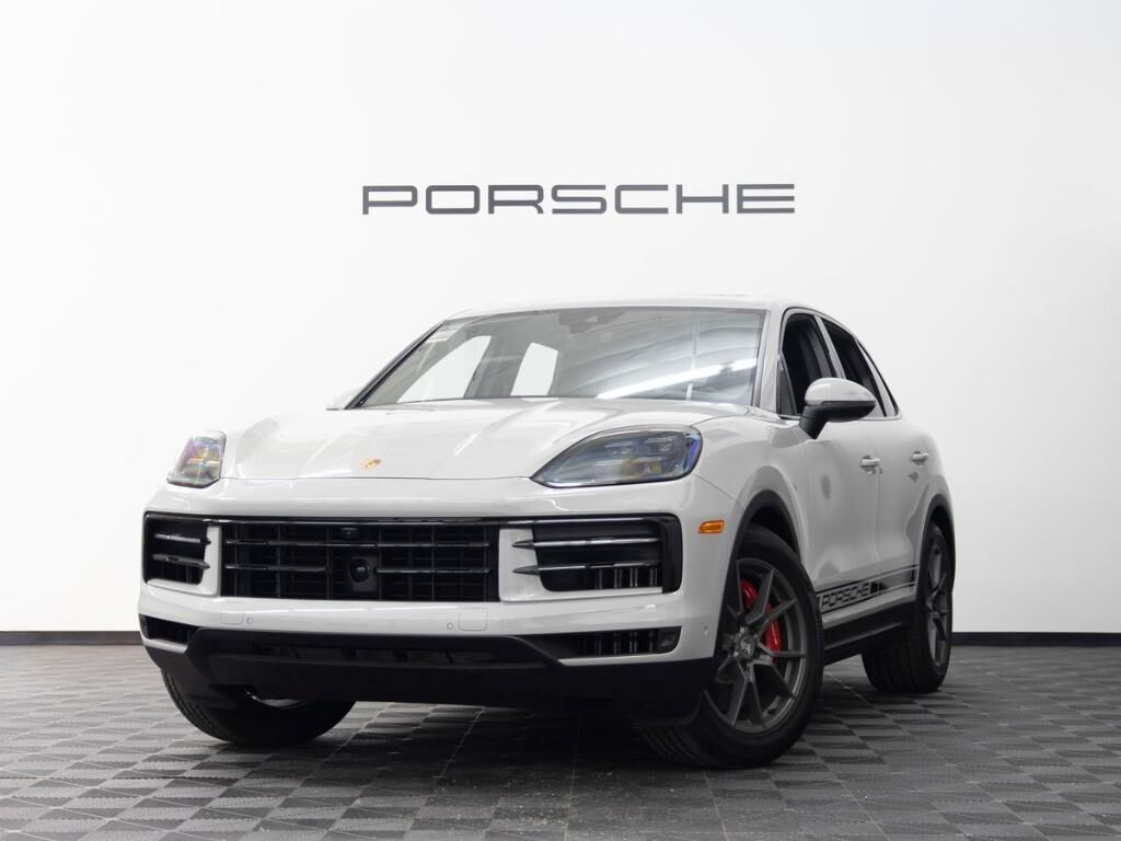 2025 PORSCHE Cayenne