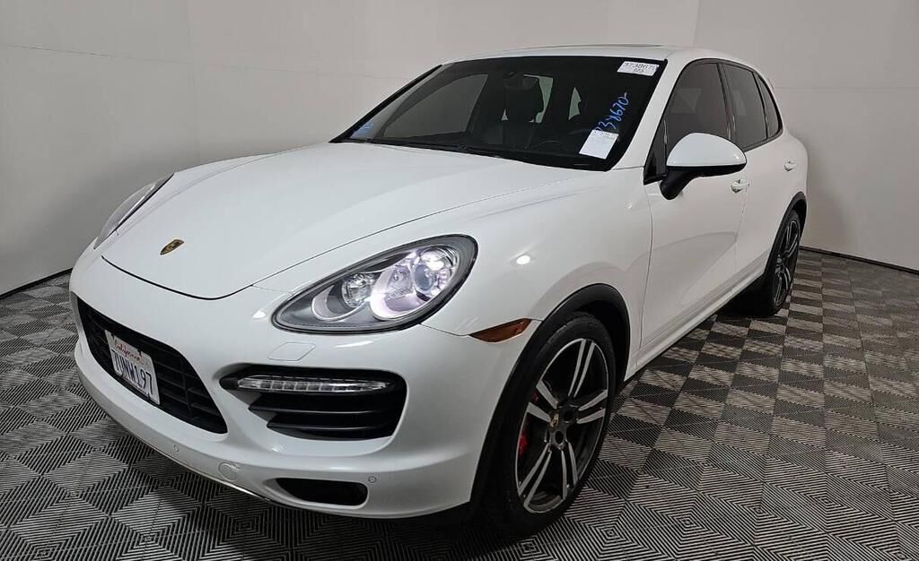 2013 PORSCHE Cayenne