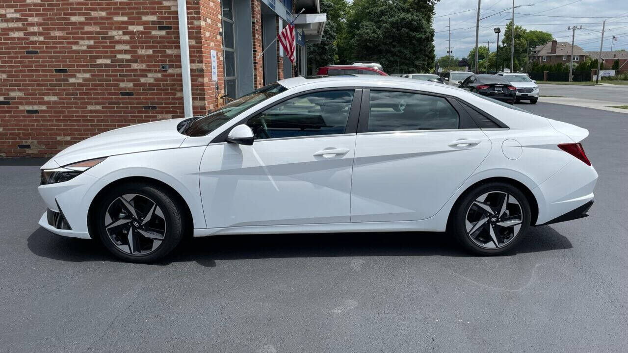 2023 HYUNDAI Elantra