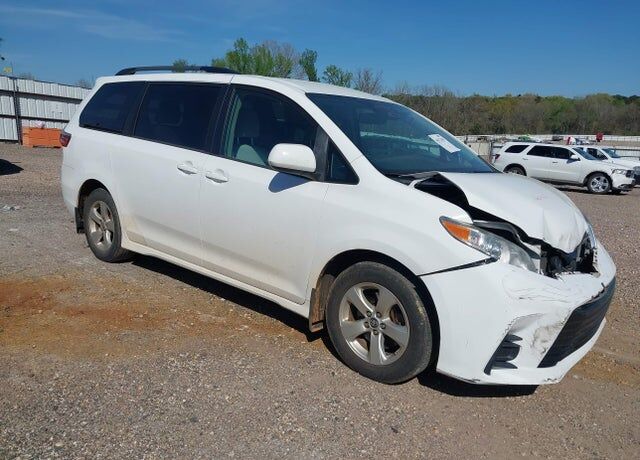 2018 TOYOTA Sienna
