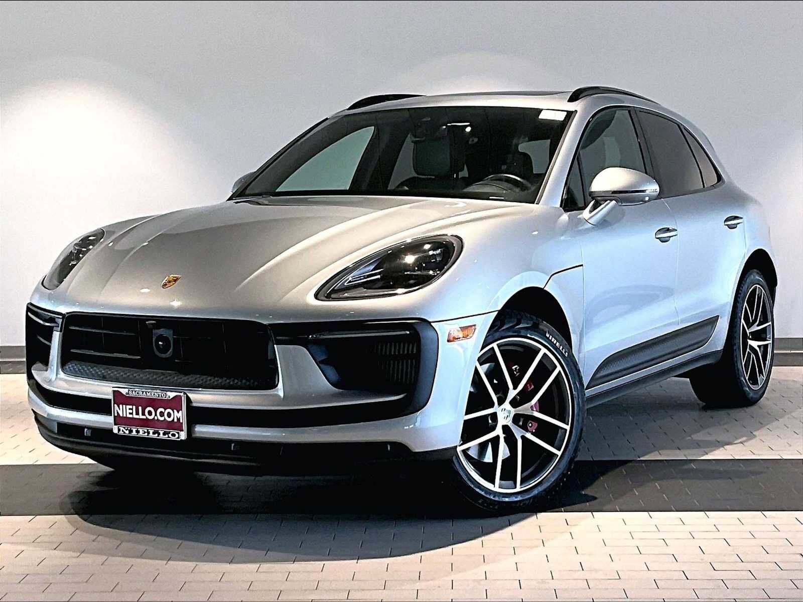 2024 PORSCHE Macan
