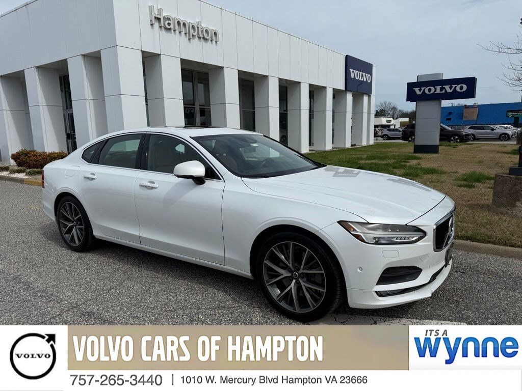2017 VOLVO S90