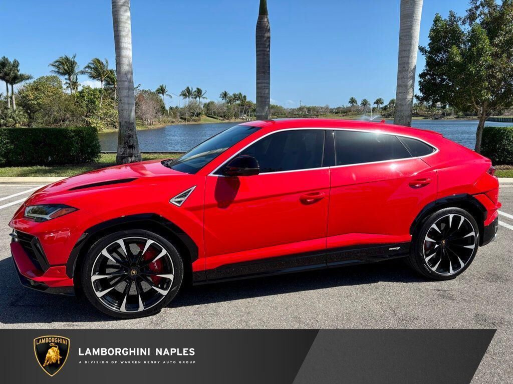 2024 LAMBORGHINI URUS