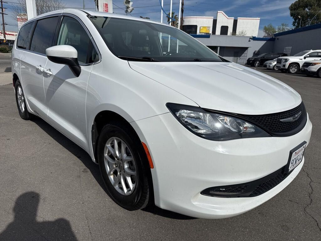 2022 CHRYSLER Voyager