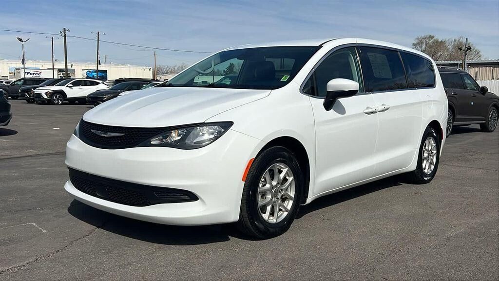 2023 CHRYSLER Voyager