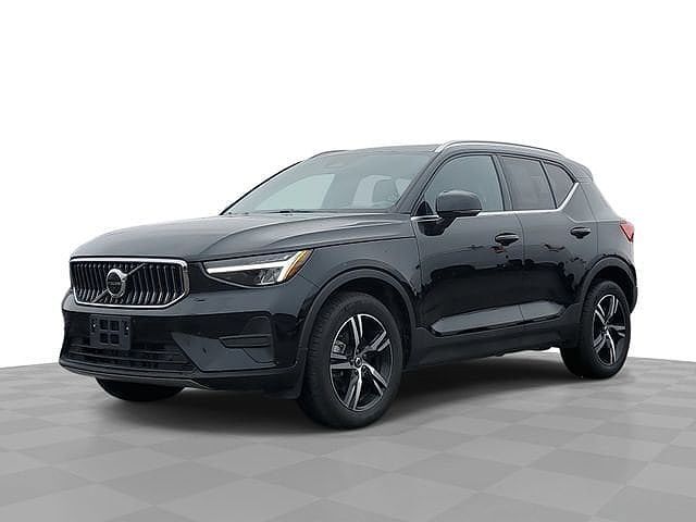 2025 VOLVO XC40